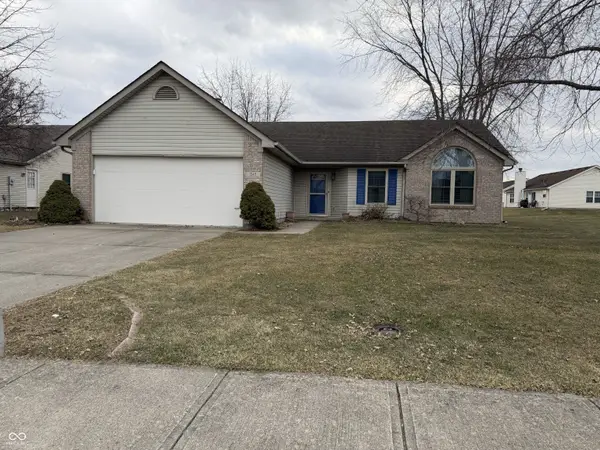 1049 Bumblebee Way, Greenfield, IN 46140