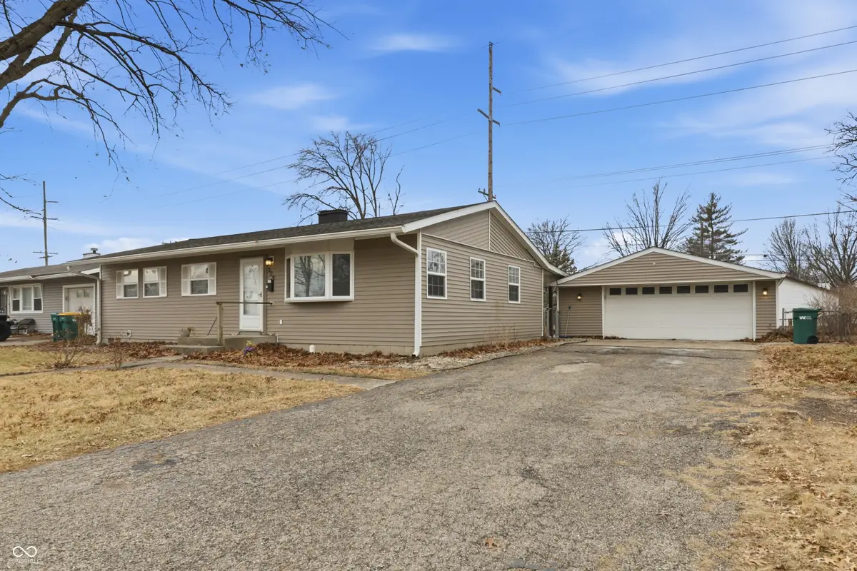 324 Holiday Drive, Plainfield, IN 46168 - Image #1
