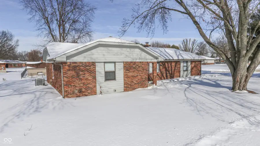 1054 Cambridge Drive, Greenwood, IN 46142 - Image #3