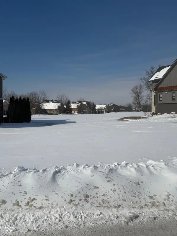 11274 Golden Bear Way, Noblesville, IN 46060