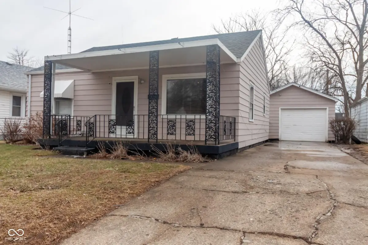 321 E 34th Street, Anderson, IN 46013 - #1