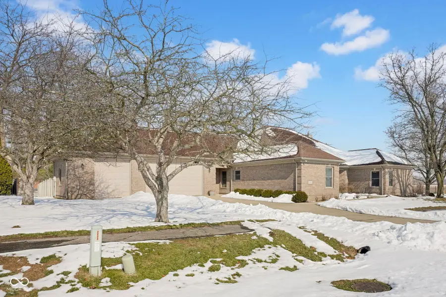 2202 Peartree Ct, Columbus, IN 47201 - #2