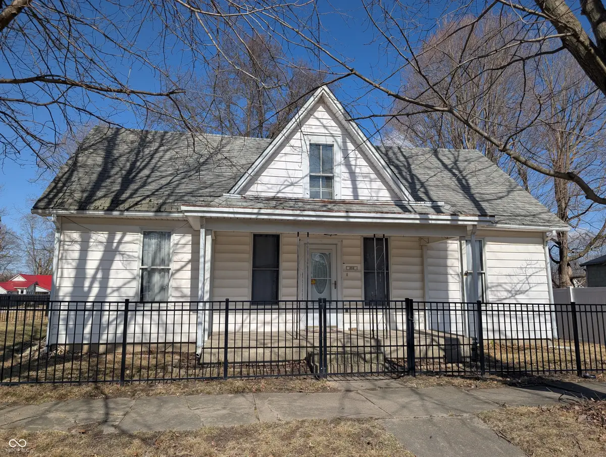 202 E Washington Street, Waynetown, IN 47990 - #1
