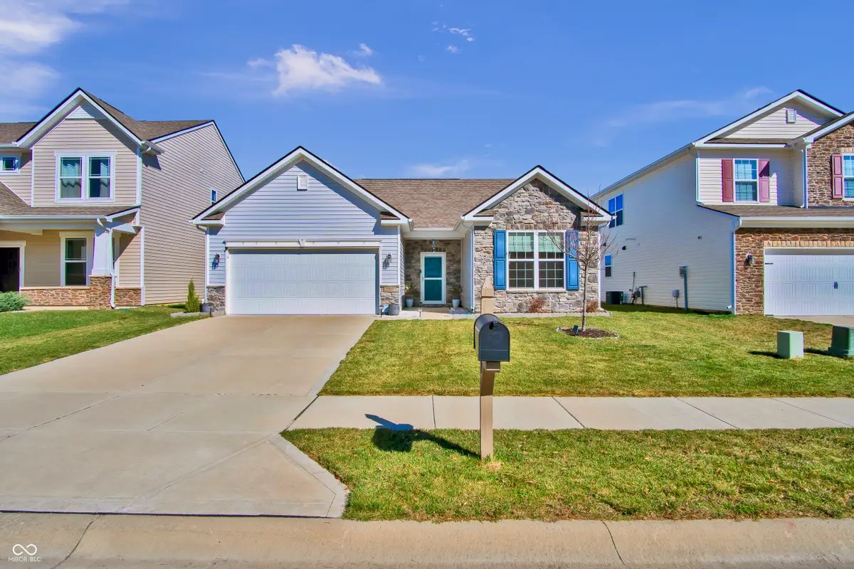 2566 Creek Bank Drive, Columbus, IN 47201 - #1