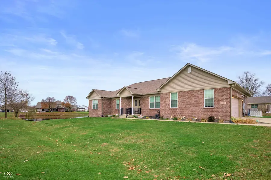 5026 W Stonehaven Lane, New Palestine, IN 46163 - #2