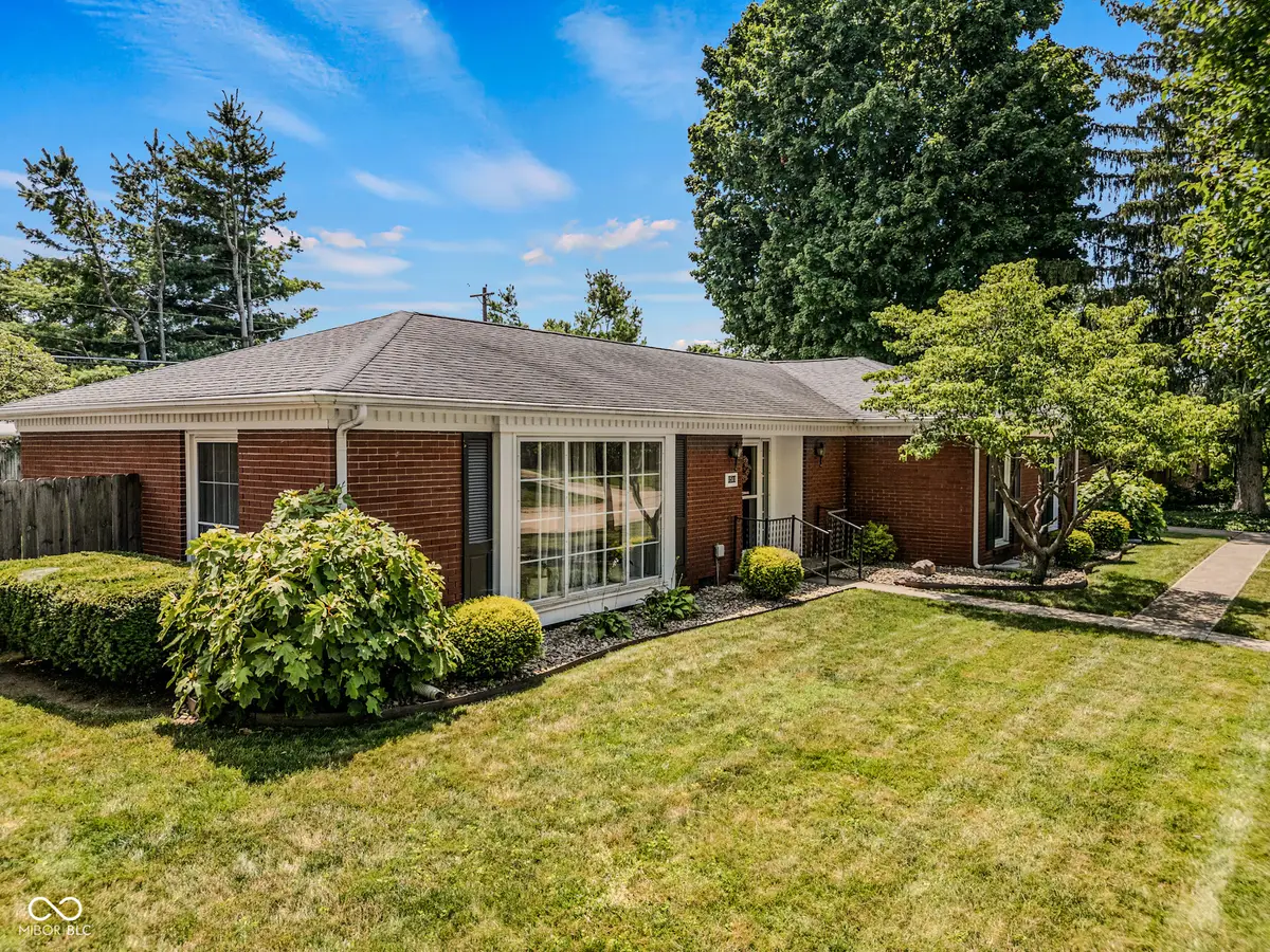 1511 Crescent Drive, Columbus, IN 47203 - #1
