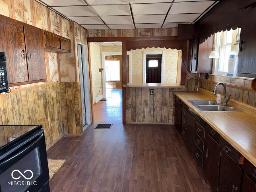 207 S Black Street, Alexandria, IN 46001 - #3