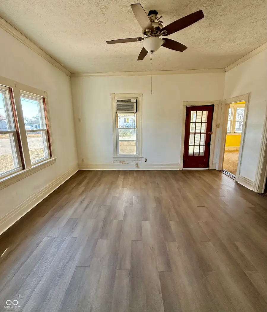 402 W Monroe Street, Alexandria, IN 46001 - #2