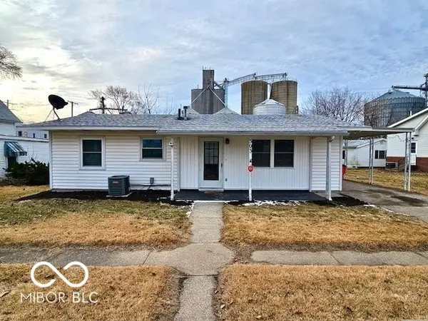 303 W Johnson Street, Wolcott, IN 47995