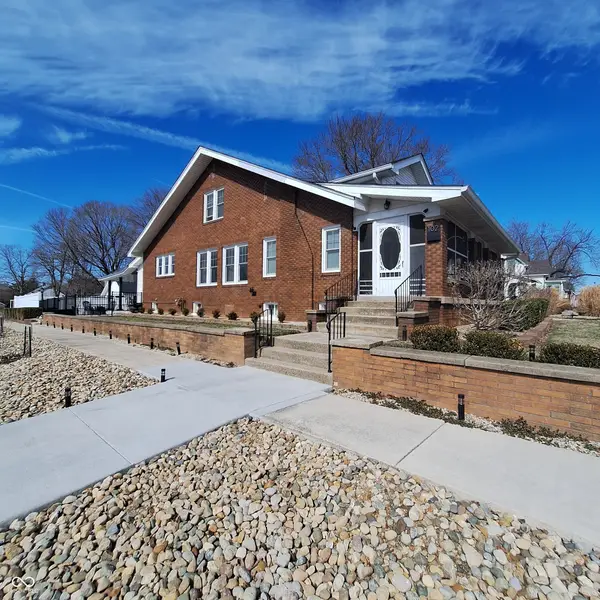 102 N Main Street, Cloverdale, IN 46120