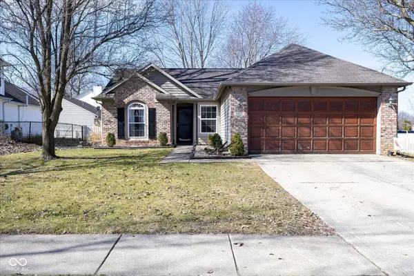 3456 Pineleigh Way, Greenwood, IN 46143