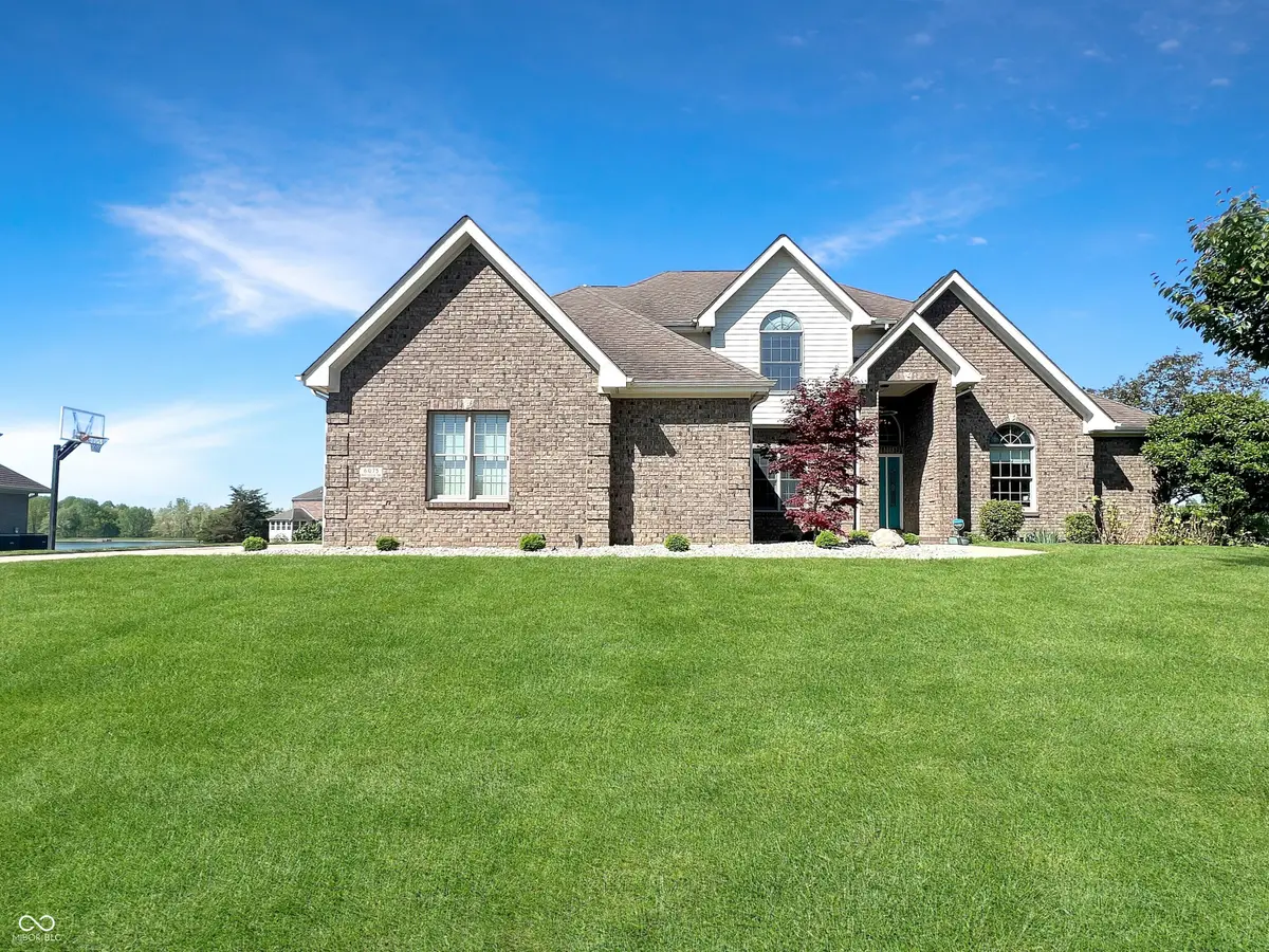 6075 Waterside Drive, Columbus, IN 47201 - #1