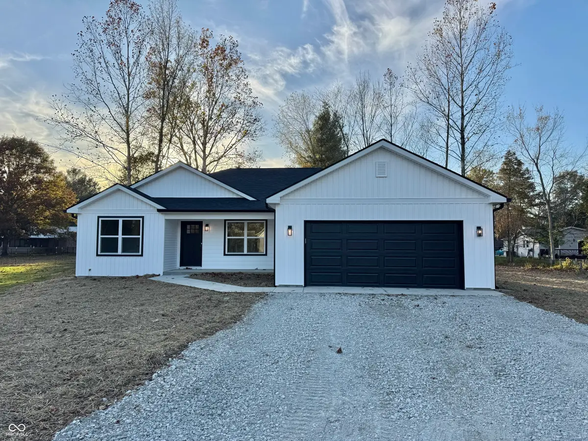 613 Jefferson Valley, Coatesville, IN 46121 - #1