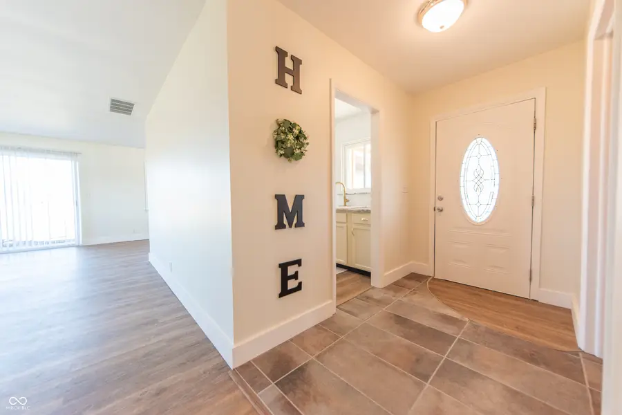 7642 S 800 E, Edinburgh, IN 46124 - #3