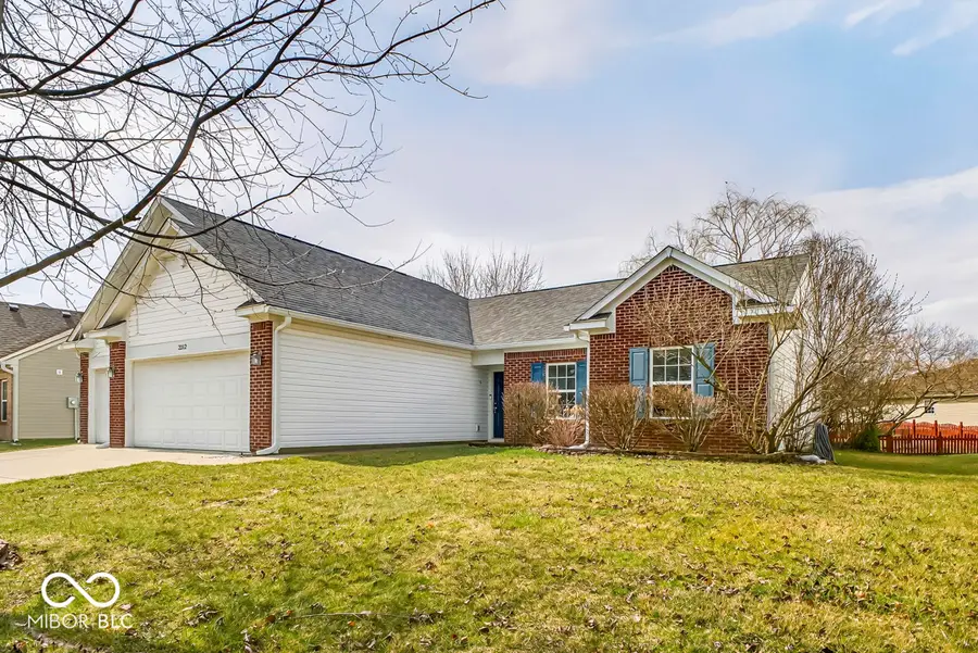 2212 Southlake Avenue E, Greenwood, IN 46143 - #2