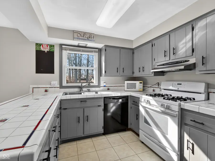 4803 Oak Creek Court, Fort Wayne, IN 46835 - #3