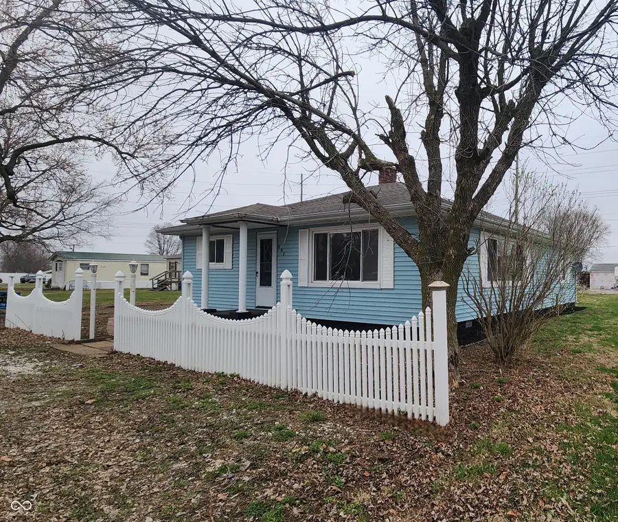 207 N Main Street, Mellott, IN 47958 - #2