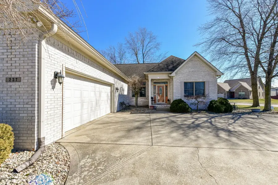 237 N Woodridge Drive, Pittsboro, IN 46167 - #2