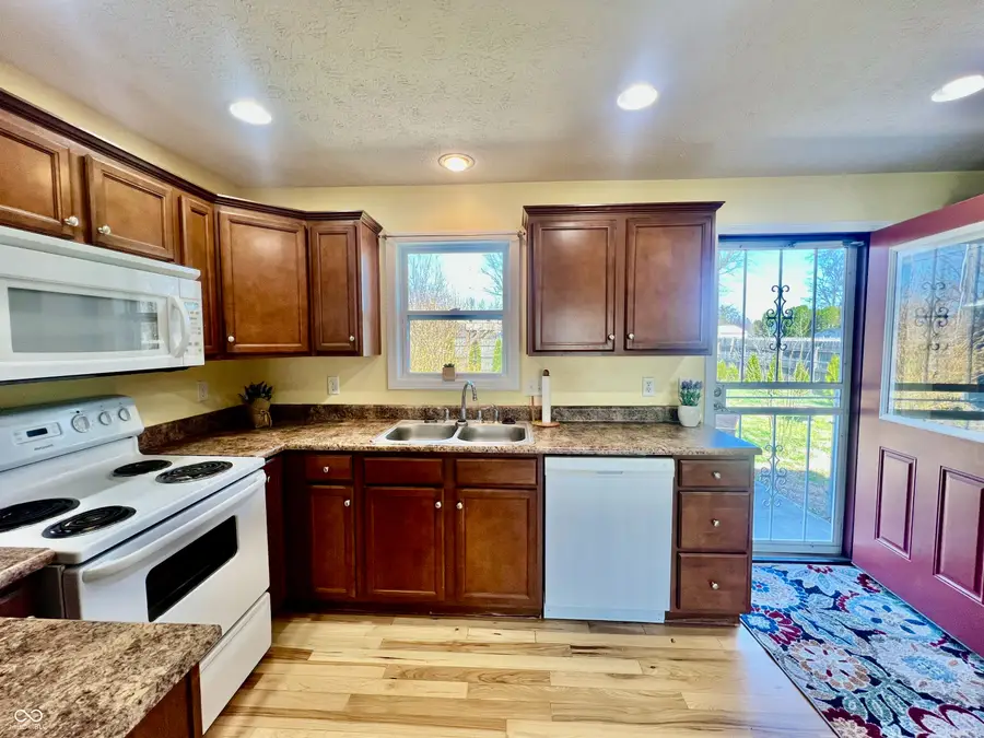 1115 E 4th Street, Seymour, IN 47274 - #3