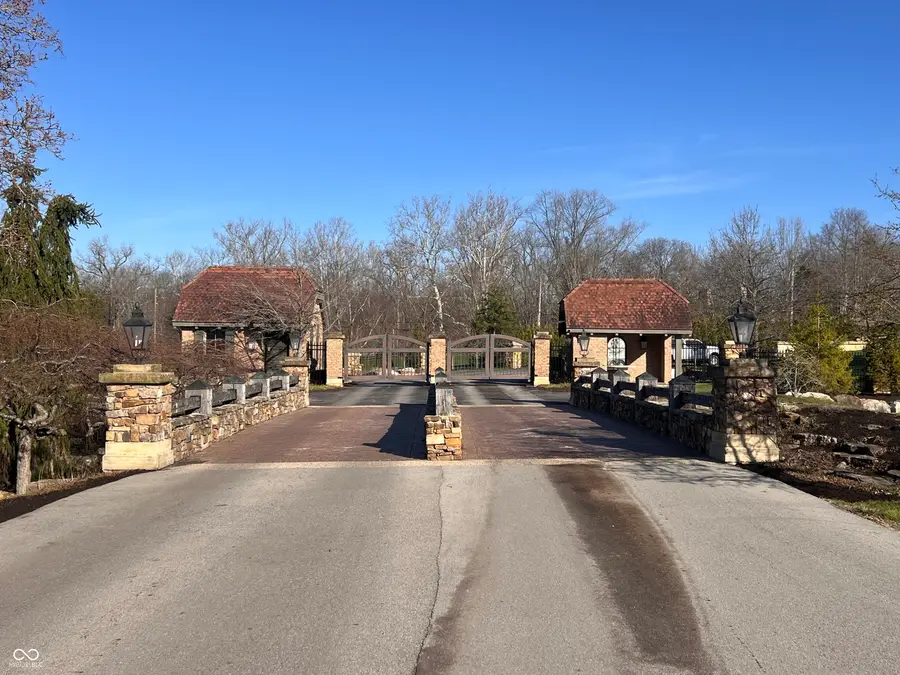 1 Woodard Bluff, Zionsville, IN 46077 - #2