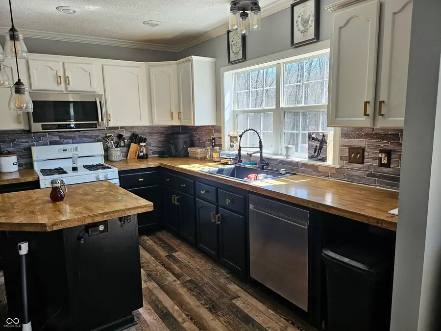 8585 Ridge Acres Drive, Trafalgar, IN 46181 - #3