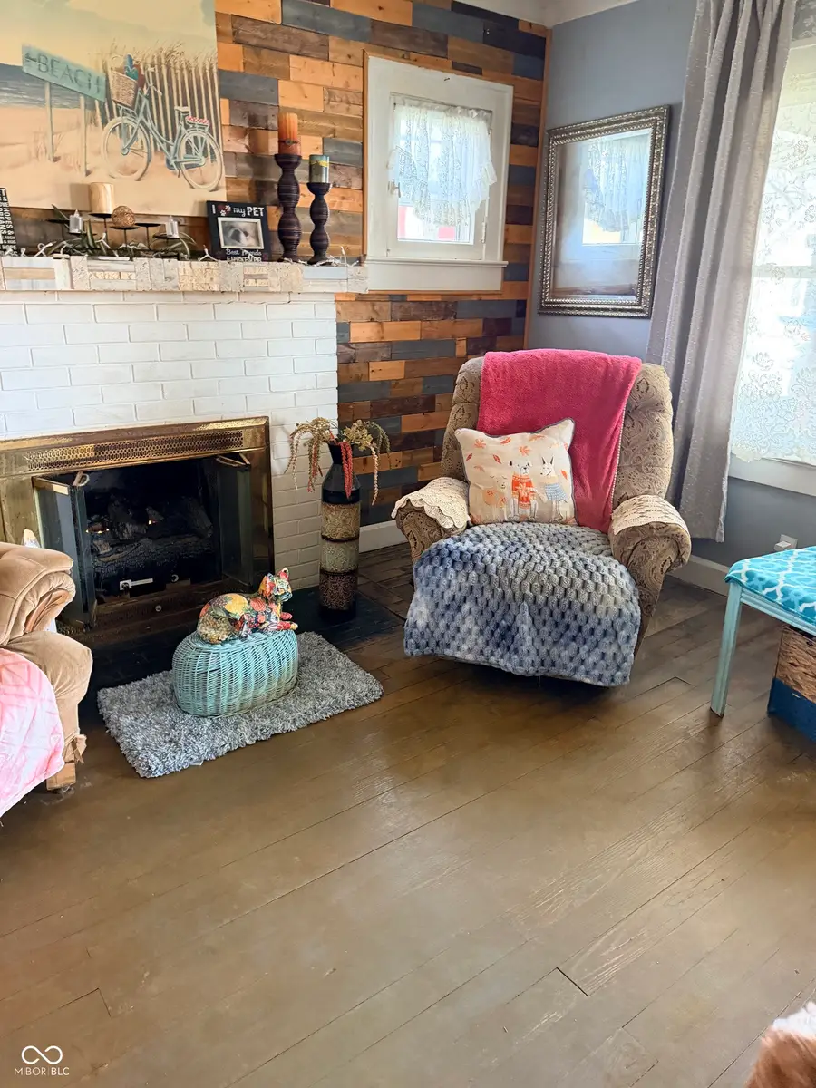 109 E Washington Street, Mooresville, IN 46158 - #2