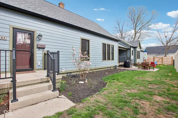 85 E Poplar Street, Zionsville, IN 46077