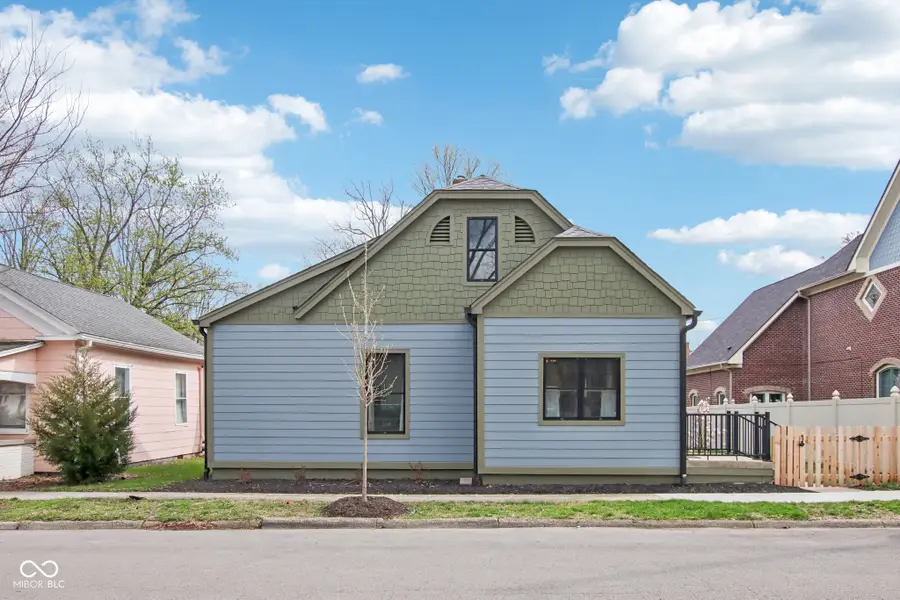 85 E Poplar Street, Zionsville, IN 46077 - #3