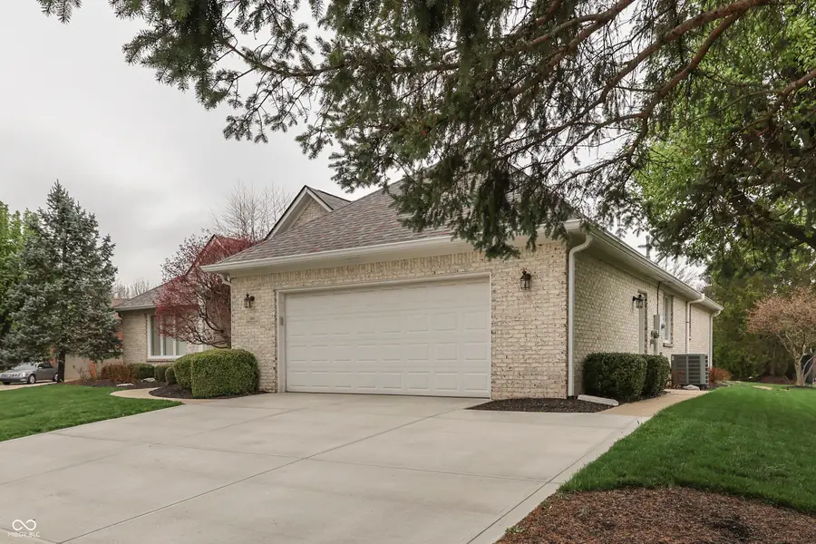 3978 Brockton Manor South Drive, Greenwood, IN 46143 - #2