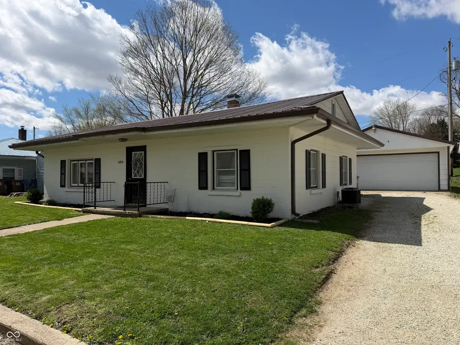 504 Indiana Avenue, Veedersburg, IN 47987 - #2