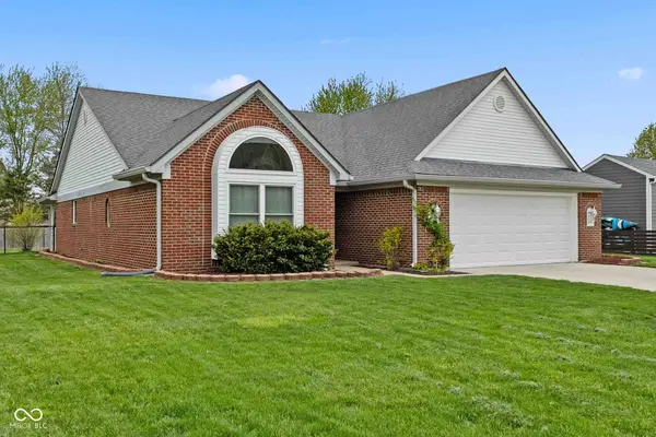 4012 S Loganberry Court, New Palestine, IN 46163