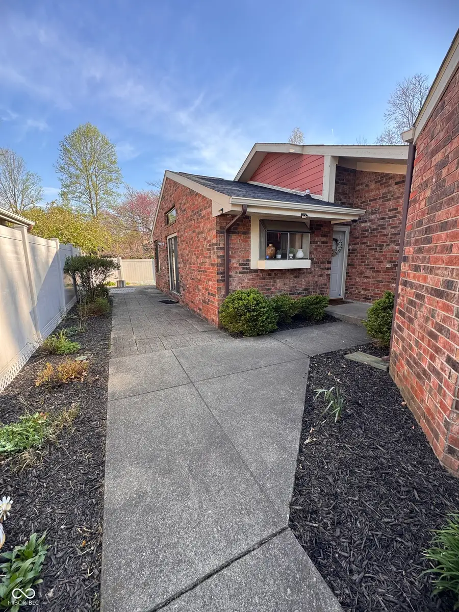 4228 Mockernut Court, Columbus, IN 47201 - #2