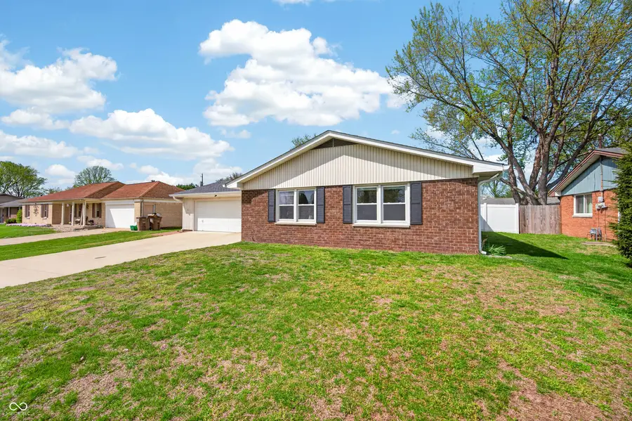 5230 Yellowwood Drive, Columbus, IN 47203 - #3