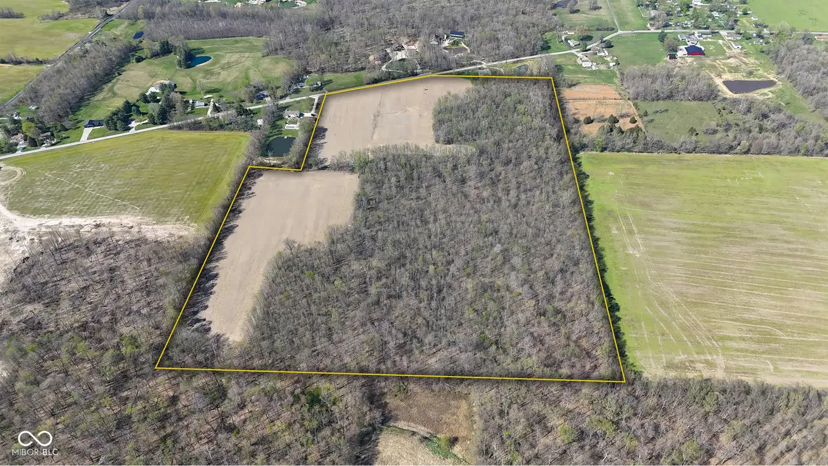 5401 W Deaver Road, Columbus, IN 47201 - #1