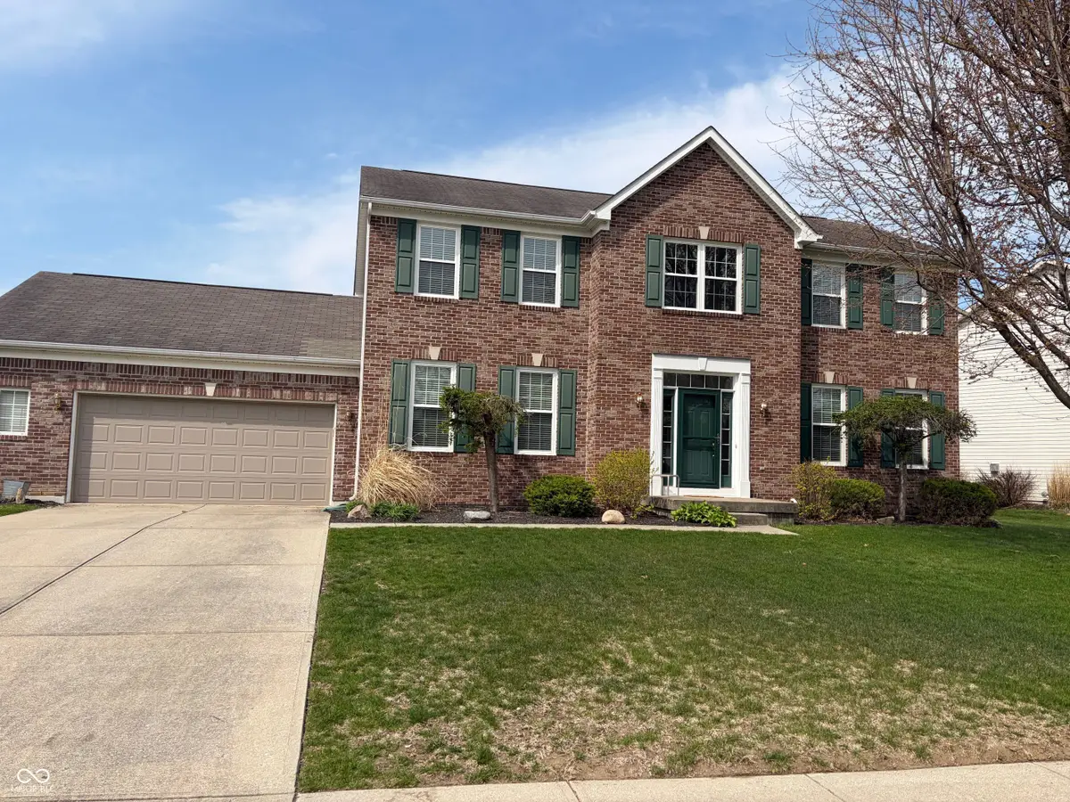 246 Wakefield Drive E, Greenwood, IN 46142 - #1
