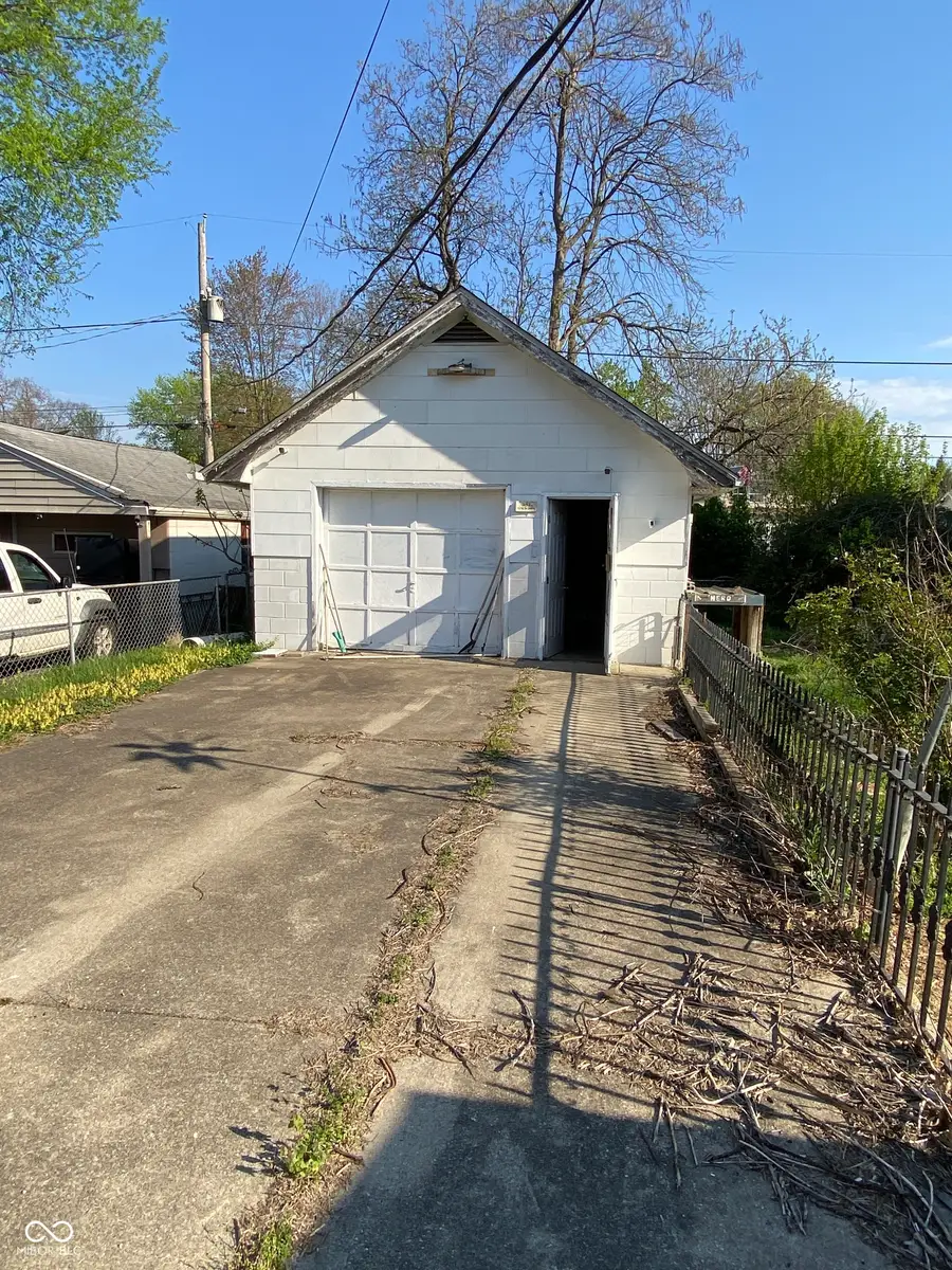 630 Kent Street, New Albany, IN 47150 - #2