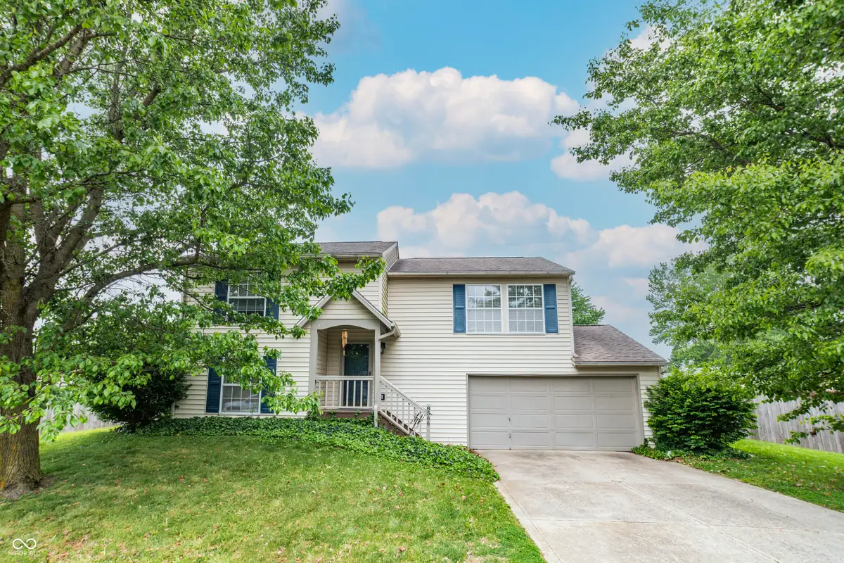 8566 Buckingham Drive, Columbus, IN 47201 - #1
