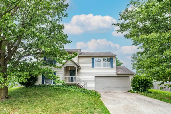 8566 Buckingham Drive, Columbus, IN 47201