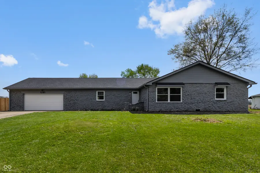1281 Fox Trail Drive E, New Palestine, IN 46163 - #2