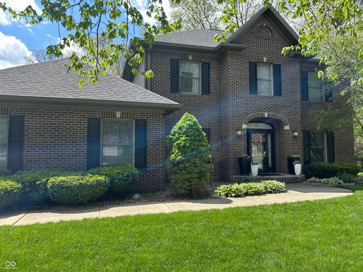 6075 Chinkapin Drive, Columbus, IN 47201 - #1