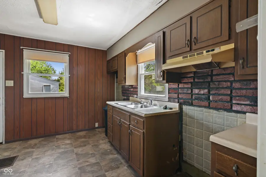 527 S Grand Avenue, Indianapolis, IN 46219 - #2