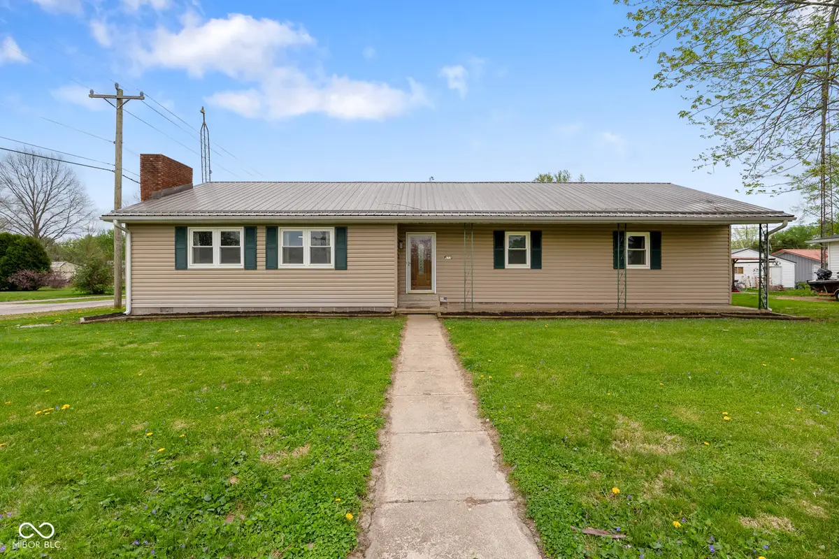 613 E Green Street, Waveland, IN 47989 - #1