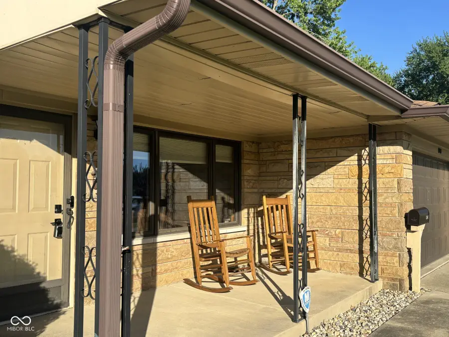 1040 White Avenue, Brownsburg, IN 46112 - #2