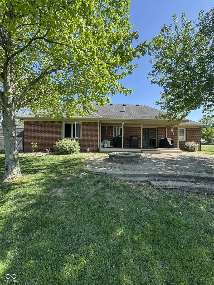 8 Downing Drive, Trafalgar, IN 46181 - #2