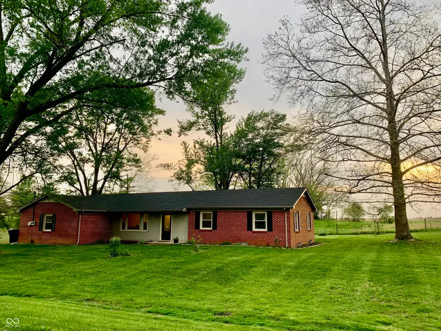 5574 S Holiday Drive, Columbus, IN 47203 - #2