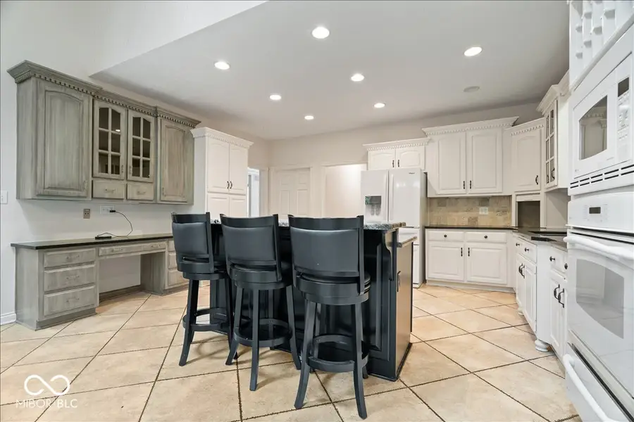 4610 Hickory Court, Zionsville, IN 46077 - #2