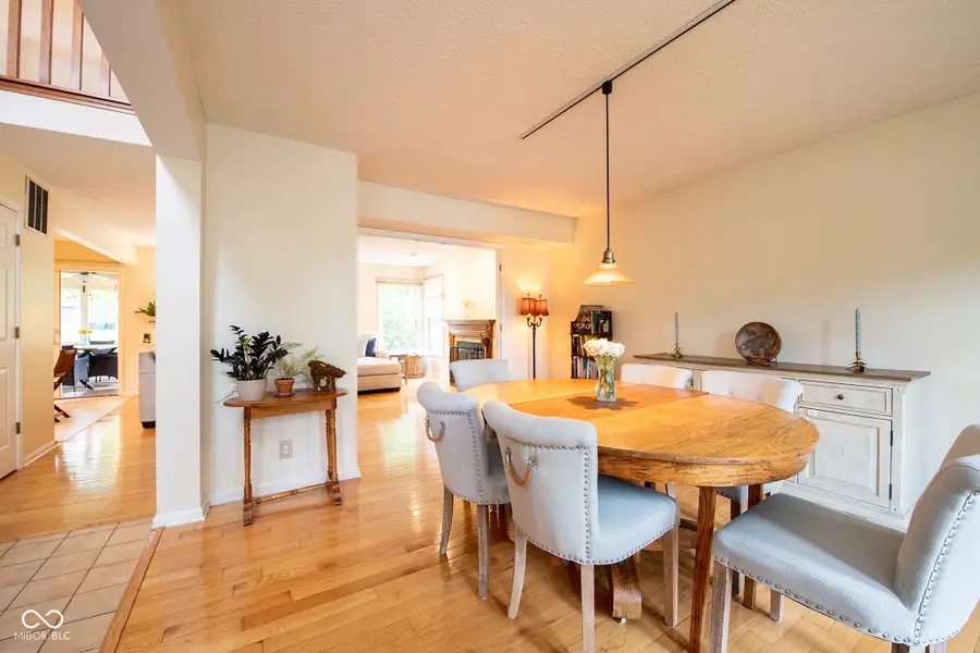 610 Danbury Drive, Zionsville, IN 46077 - #3