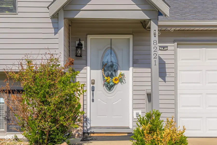 8221 N Chaucer Court, Columbus, IN 47201 - #2