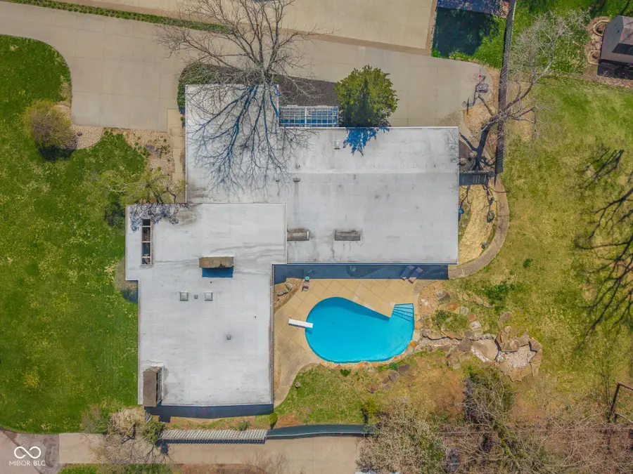 3370 Grove Parkway, Columbus, IN 47203 - #2