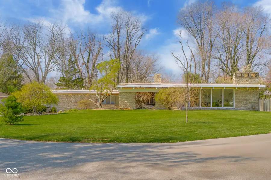 3370 Grove Parkway, Columbus, IN 47203 - #3